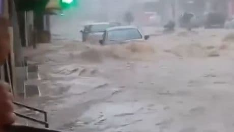 Ausnahmezustand in tunesischen Urlaubsorten - Wassermassen und kein Ende in Sicht
