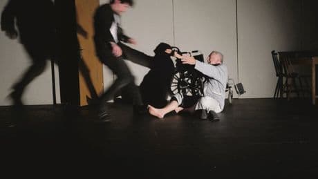 « Yes Daddy » de Bashar Murkus et Khulood Basel : pas de deux dans des trous de mémoire