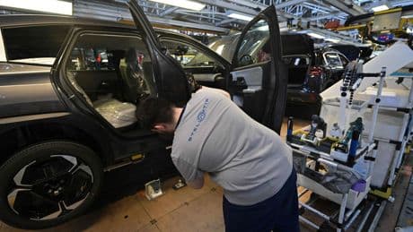 Peggiora nel primo semestre la produzione Stellantis in Italia, volumi in calo del 26,9%
