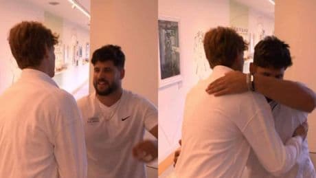 El abrazo de Álvaro, el hermano de Carlos Alcaraz, a Sinner tras la final de Wimbledon que prueba la buena relación