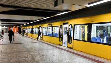 Verkehrsminister Schnieder will Deutschlandticket ab 2026 "sicher ausgestalten"