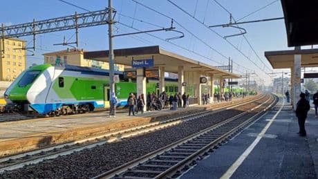 Linea per Milano, i lavori cancellano le fermate a Novi. L’ira dei pendolari