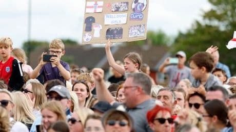London: Englands Fans und Regierung empfangen Fußball-Europameisterinnen