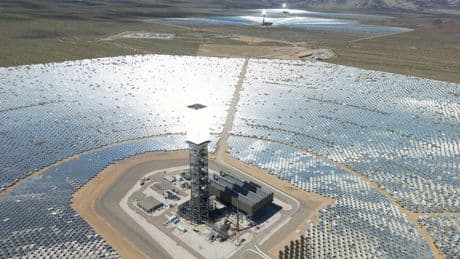 Las plantas termosolares son una ruina, así que ahora tienen dos trabajos: generar energía de día y cazar asteroides de noche