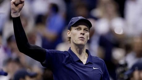 Jannik Sinner se cita en una nueva final con Carlos Alcaraz tras sufrir para superar a Auger-Aliassime