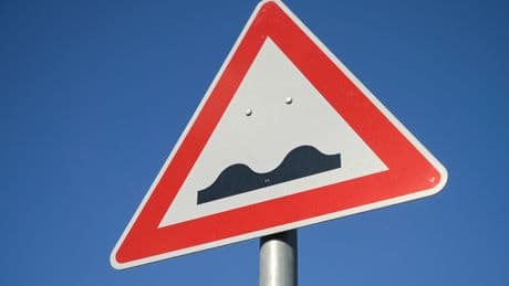 2 Punkte auf Verkehrsschild: Welche Strafen drohen können