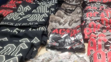 Incautados más de 7.000 euros de &#039;merchandising&#039; falso durante los conciertos de AC/DC en Madrid