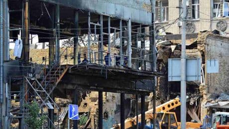 Guerre en Ukraine : les bombardements prennent le pas sur les négociations