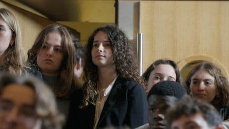 « HEC, admis sans les codes », sur Arte : les espoirs et les doutes de trois jeunes « transclasses »