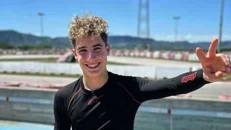 Pau Alsina, morto a 17 anni il pilota spagnolo di moto dopo un incidente in allenamento. Altro lutto dopo Borja Gómez