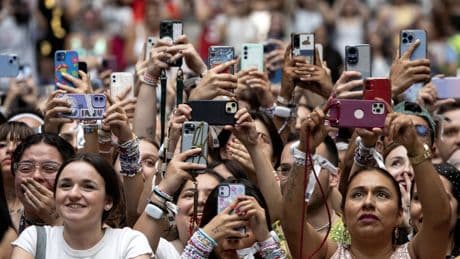 Echemos a esa gente de nuestros conciertos