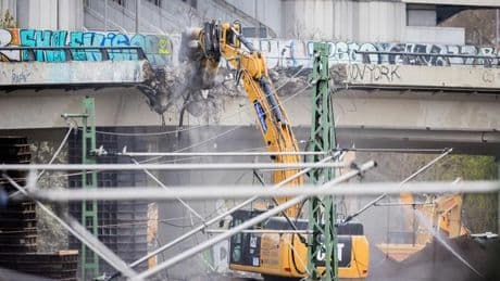 Autobahndreieck Funkturm: Abriss der maroden Autobahnbrücke mit Verzögerung begonnen
