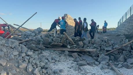 Urfa’da istinat duvarı çöktü:  2’si ağır 4 işçi yaralandı