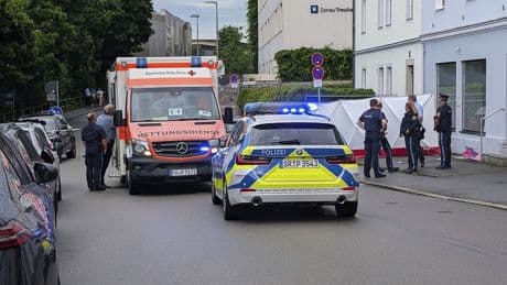 Hintergrund noch offen: Auto fährt in Menschengruppe - was wir wissen und was nicht