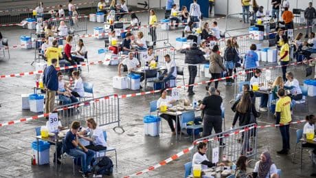 Vaccinatiegraad daalt sterkst onder Marokkaanse en Turkse Nederlanders, risico infecties in steden groeit