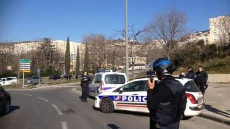 Fransa’da dehşet dolu anlar: Bıçaklı saldırıda 4 kişi yaralandı! Polis saldırganı vurarak etkisiz hale getirdi