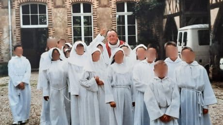 Abus sexuels : 14 personnes demandent réparation pour les agissements d’Eugène Plater, figure de l’Église polonaise en France