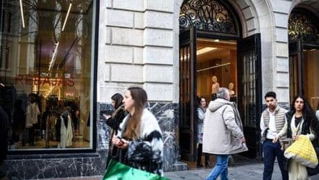 Qué significan las etiquetas de Zara: así se consigue ropa de «super calidad» durante las rebajas de verano