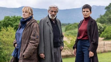 Elena Anaya, Imanol Arias y Emma Suárez en un 'Twin Peaks' alavés de Netflix