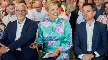 Neues von den Promis: Harald Schmidt: „Julia Klöckner modebewussteste Frau im Bundestag“