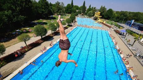 20-Jähriger in U-Haft - Mädchen (13) in Freibad missbraucht