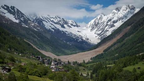 Éboulement du glacier du Birch : “À Blatten plus qu’ailleurs, on aime la montagne”