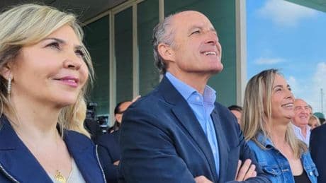 Camps se cansa de esperar a Mazón y Feijóo y pasa a la ofensiva