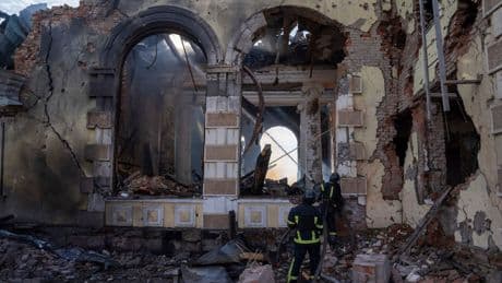 Zehn Todesopfer: Russland greift Bahnhof in der Ukraine an