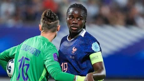 Euro féminin : qui est Griedge Mbock, la capitaine sagesse des Bleues ?