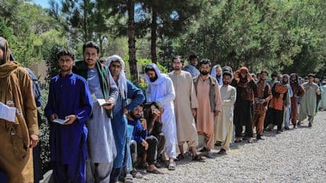 Gericht setzt Einreisebeschluss für Afghanen aus – Dozentin und Familie wartet