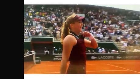 Glauben Sie nie! - Das holt der Tennis-Star aus seinem BH