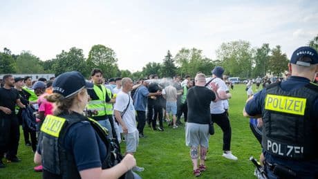 Nach Wembley-Tor in Berlin - Platzsturm und Randale bei Viertliga-Aufstieg