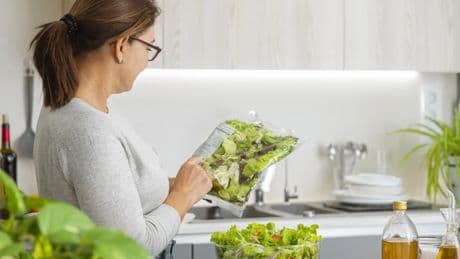 El sencillo truco para que las bolsas de ensalada duren más tiempo: &quot;Absorbe la humedad&quot;