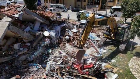 Balıkesir'de 17’si 4’ün üzerinde 786 artçı deprem oldu