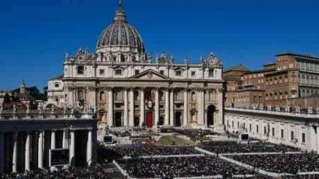 Foreign Office issues travel advice for Brits going to Italy after Pope's death