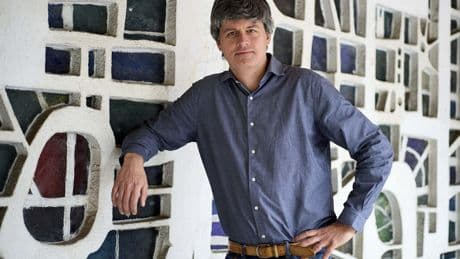 Gaspar Koenig, el filósofo que cruzó Francia a caballo: "En el ecologismo más radical se empieza a plantear la legitimación de la violencia"