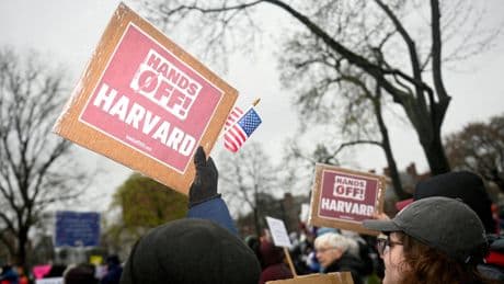 Harvard demanda a Trump por la prohibición de admitir estudiantes extranjeros