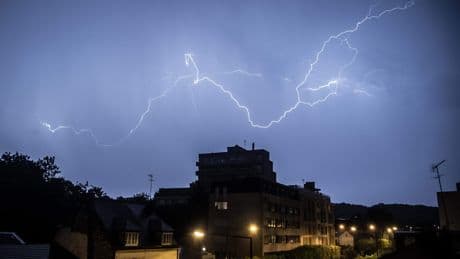 LIVE | Onweersbuien teisteren Europa: weerswaarschuwingen in meerdere landen