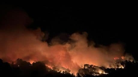 La UME se incorpora al incendio del Barranco de las Cinco Villas (Ávila), de nivel 2: 900 vecinos confinados