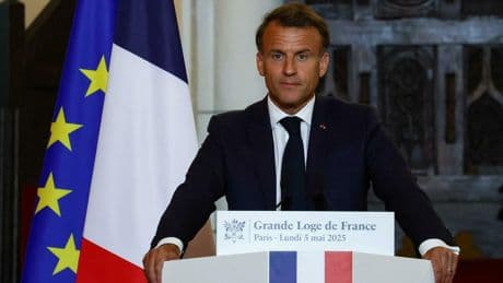 Emmanuel Macron rappelle que Dieu est d’abord français