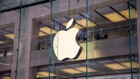 Apple a ignoré le jugement sur l'accès aux boutiques d'applis concurrentes, pointe la justice américaine