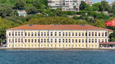 Kapısından girenin hayatı kurtuluyor: Türkiye'nin en iyi liseleri belli oldu