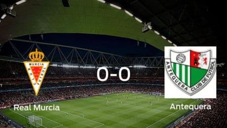 El Real Murcia y el Antequera no encuentran el gol y se reparten los puntos (0-0)