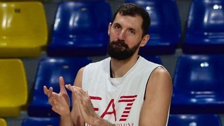 Mirotic se aleja del Real Madrid
