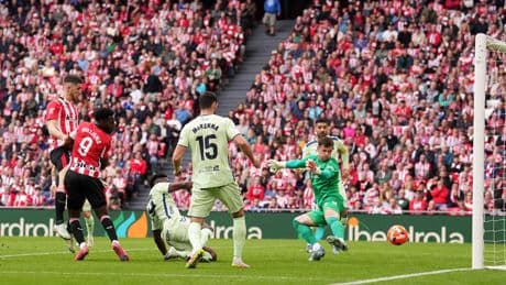 Un gol de Iñaki Williams acerca más al Athletic a la Champions