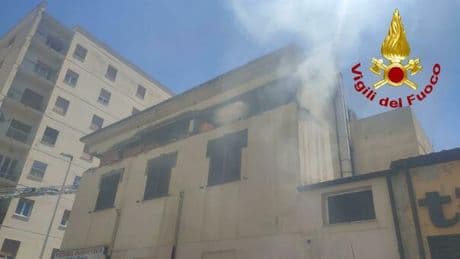 Fuga di gas a Sassari, esplosione in una palazzina: un ferito gravissimo tra le macerie