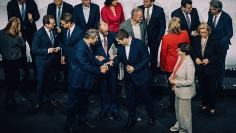 Koalitionsvertrag: Gruppenbild mit unbeirrter Dame