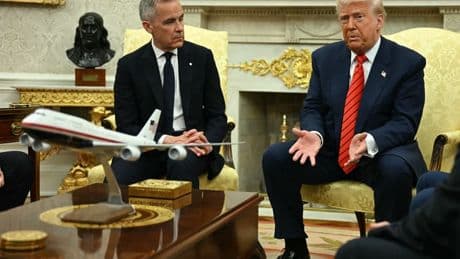 Le Premier ministre canadien affirme que son pays "ne sera jamais à vendre" devant Trump à la Maison Blanche