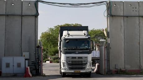 La decisión de Israel de permitir la entrada a Gaza de un "mínimo" de ayuda humanitaria desemboca en saqueos
