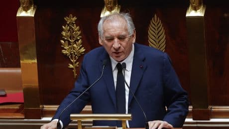 La Asamblea Nacional tumba el Gobierno de François Bayrou y sume a Francia en el caos político